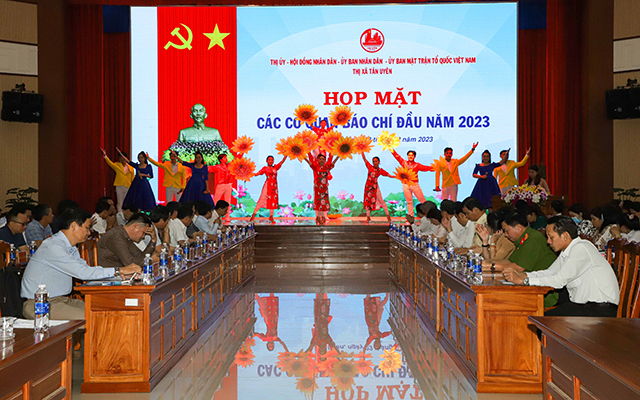 Th&amp;agrave;nh Phố T&amp;acirc;n Uy&amp;ecirc;n tổ chức họp b&amp;aacute;o ch&amp;iacute; đầu năm 2023