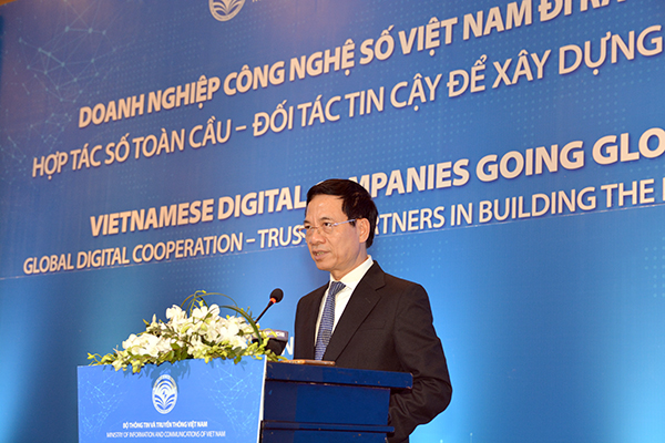 Bộ trưởng bộ Th&amp;ocirc;ng tin truyền th&amp;ocirc;ng Nguyễn Mạnh H&amp;ugrave;ng ph&amp;aacute;t biểu tại hội nghị