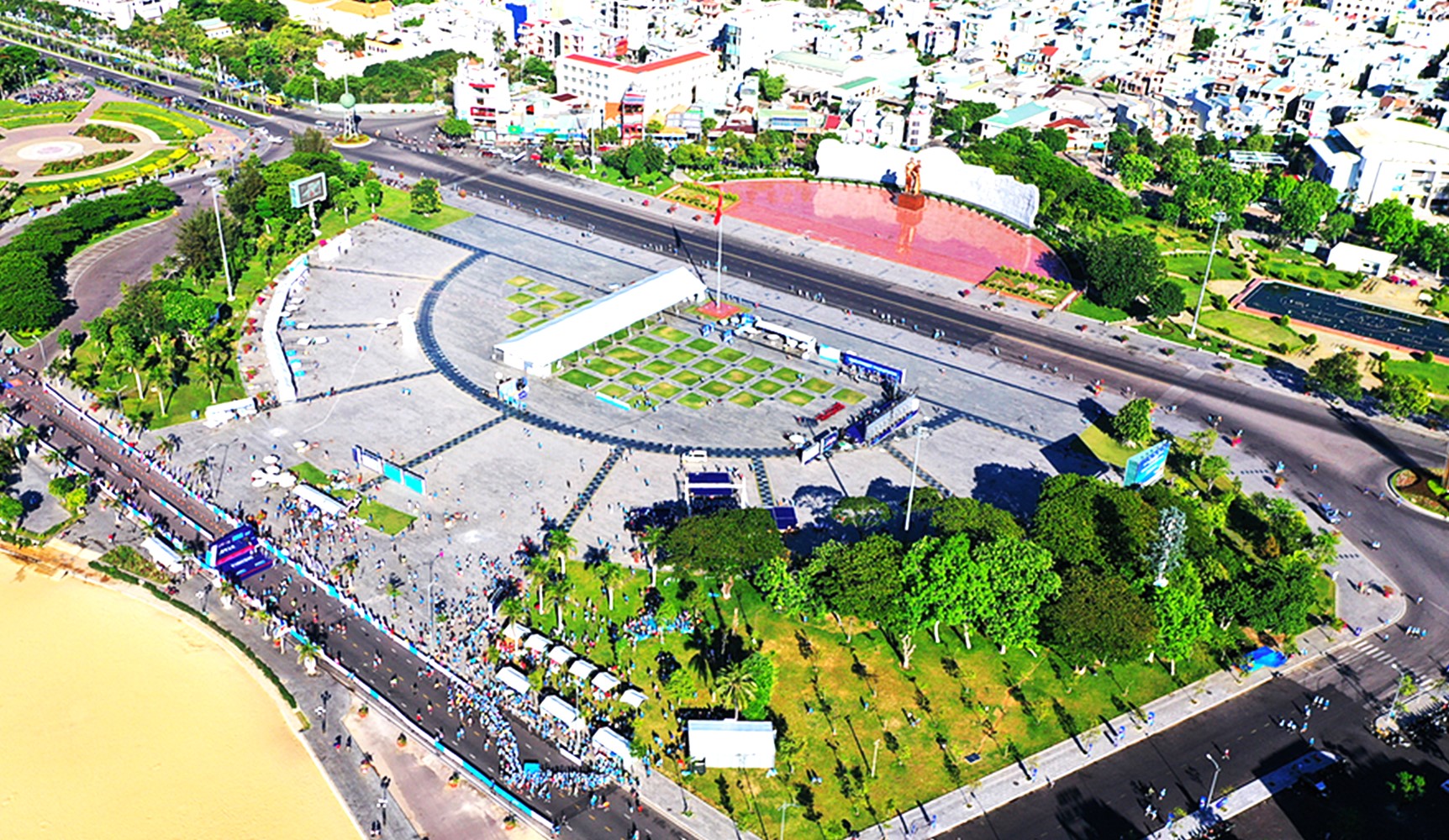 Cụ thể, quỹ đất tại Trung tâm Phát tri&amp;ecirc;̉n quỹ đ&amp;acirc;́t tỉnh B&amp;igrave;nh Định quản l&amp;yacute;, t&amp;ocirc;̉ng s&amp;ocirc;́ lô đ&amp;acirc;́t đưa ra đ&amp;acirc;́u giá l&amp;agrave; 691 lô, dự ki&amp;ecirc;́n thực hiện 172 lô với t&amp;ocirc;̉ng giá s&amp;ocirc;́ ti&amp;ecirc;̀n dự ki&amp;ecirc;́n thực hiện 800 tỉ đ&amp;ocirc;̀ng