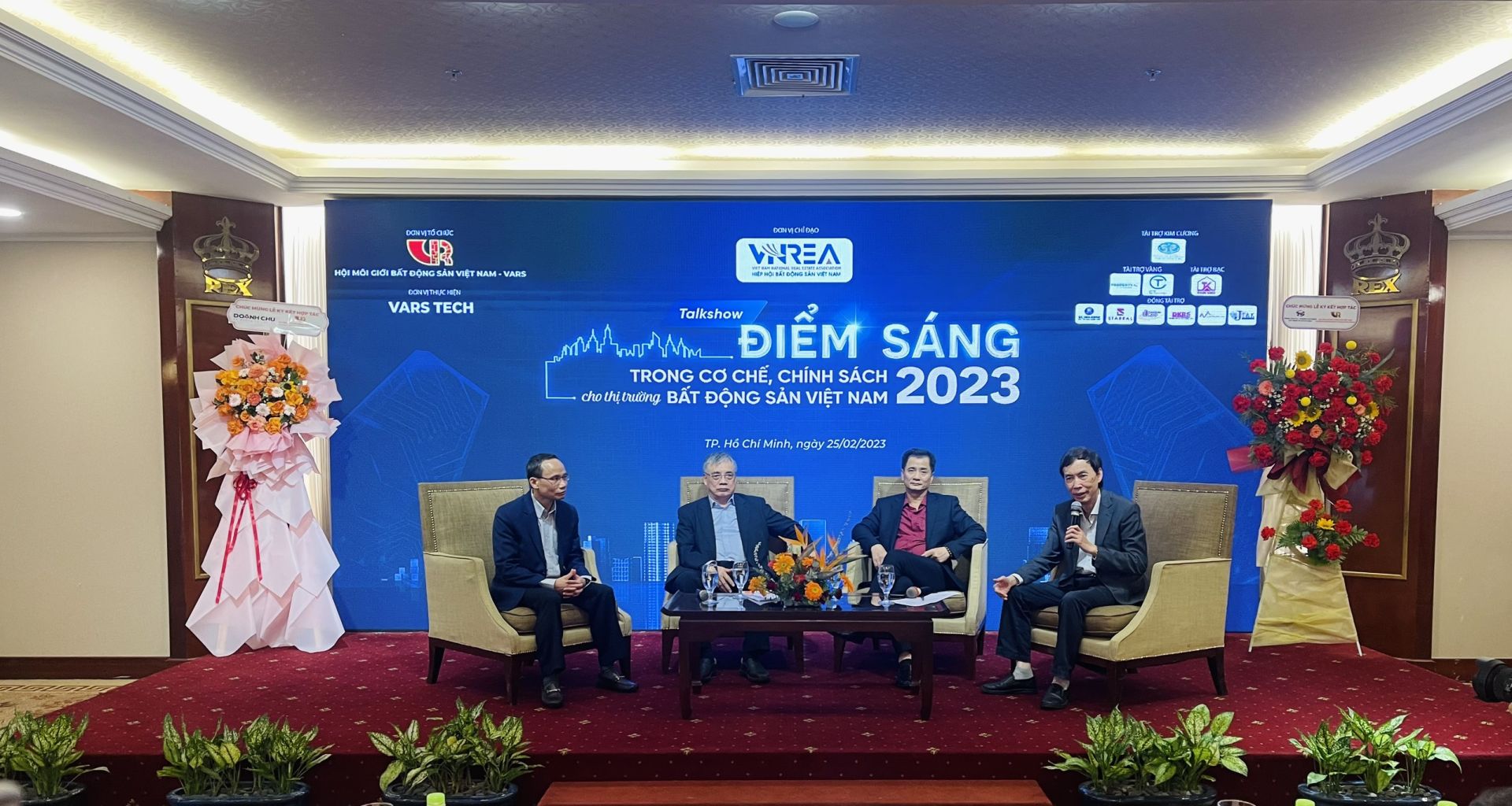 C&amp;aacute;c chuy&amp;ecirc;n gia mổ sẻ những vấn đề li&amp;ecirc;n quan đến thị trường bất động sản cần th&amp;aacute;o gỡ