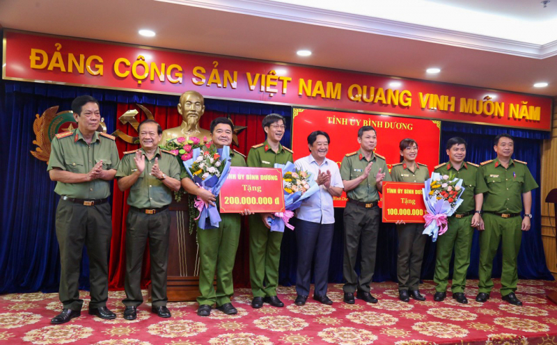 Tỉnh uỷ B&amp;igrave;nh Dương thưởng n&amp;oacute;ng cho nhiều đơn vị ph&amp;aacute; c&amp;aacute;c vụ &amp;aacute;n lớn dịp gi&amp;aacute;p Tết Gi&amp;aacute;p Th&amp;igrave;n 2024