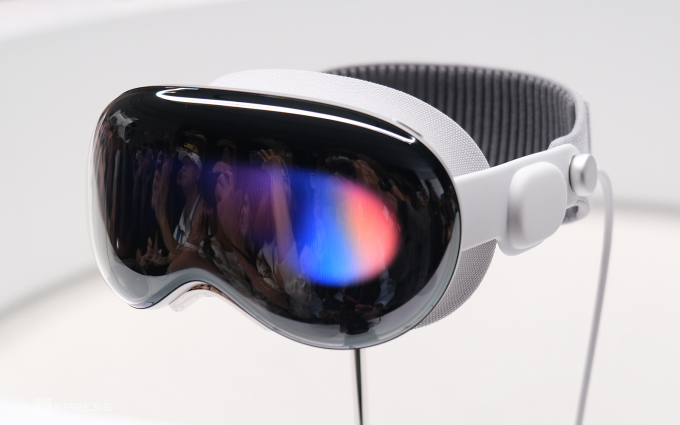 Vision Pro l&amp;agrave; thiết bị phần cứng đầu ti&amp;ecirc;n của Apple trong lĩnh vực thực tế ảo (VR) v&amp;agrave; thực tế tăng cường (AR).