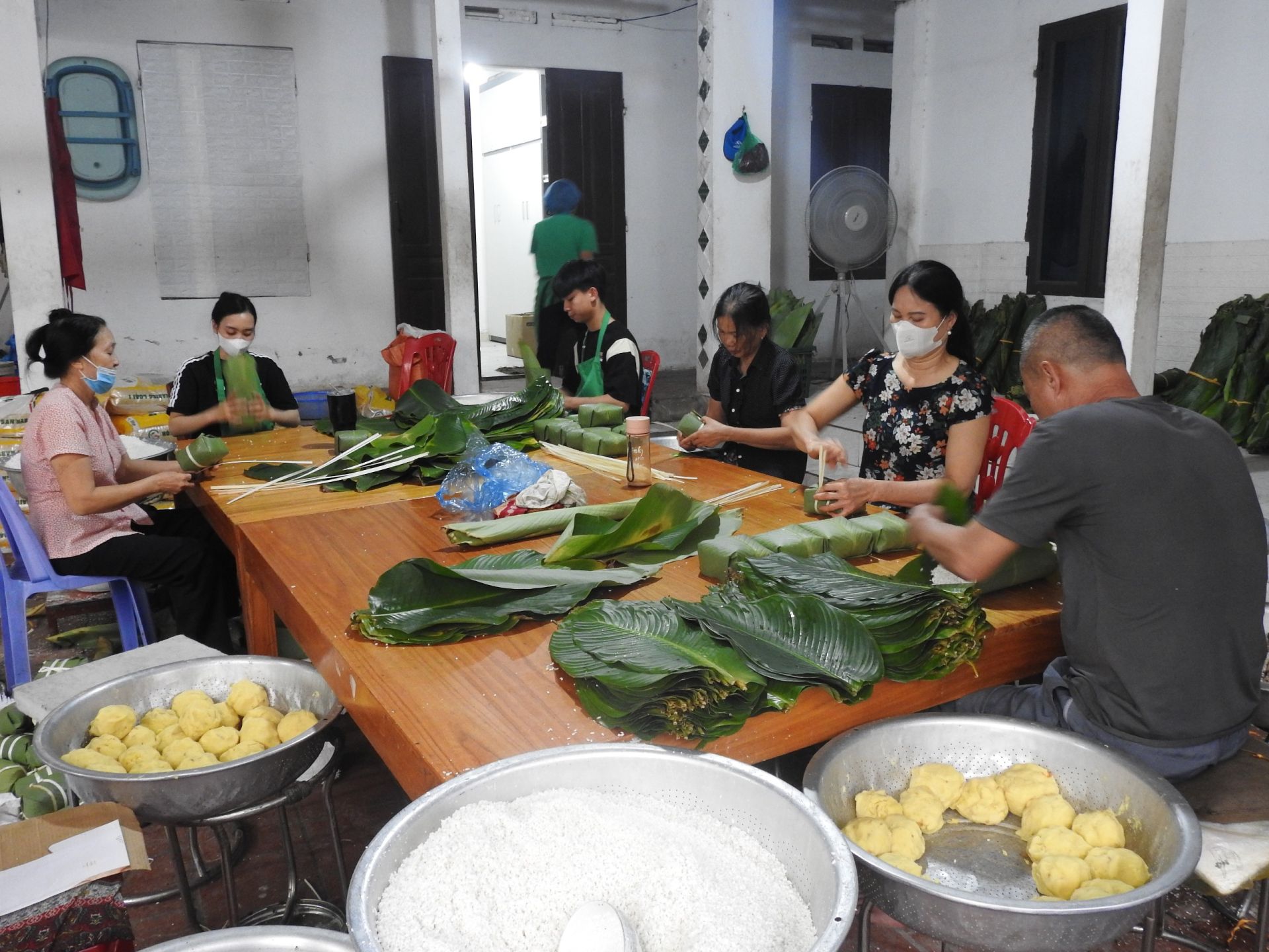 B&amp;aacute;nh chưng Đất Tổ của Hợp t&amp;aacute;c x&amp;atilde; n&amp;ocirc;ng thương Đất Tổ, x&amp;atilde; H&amp;ugrave;ng Việt, huyện Cẩm Kh&amp;ecirc;