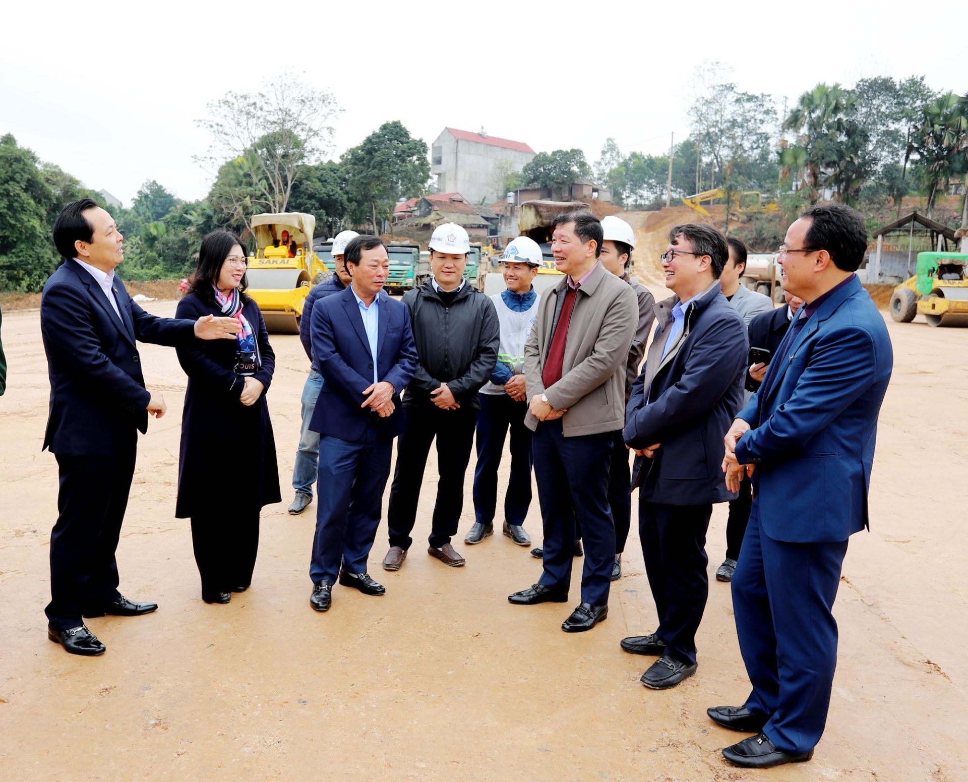 Chủ tịch UBND tỉnh B&amp;ugrave;i Văn Quang kiểm tra tiến độ dự &amp;aacute;n đường giao th&amp;ocirc;ng li&amp;ecirc;n v&amp;ugrave;ng kết nối đường Hồ Ch&amp;iacute; Minh với Quốc lộ 70B, Quốc lộ 32C tỉnh Ph&amp;uacute; Thọ đi Y&amp;ecirc;n B&amp;aacute;i