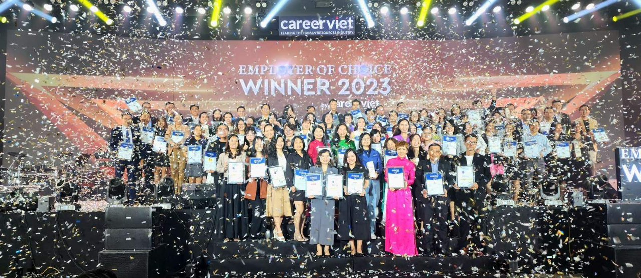 C&amp;aacute;c nh&amp;agrave; tuyển dụng được y&amp;ecirc;u th&amp;iacute;ch năm 2023 được vinh danh tại buổi lễ.