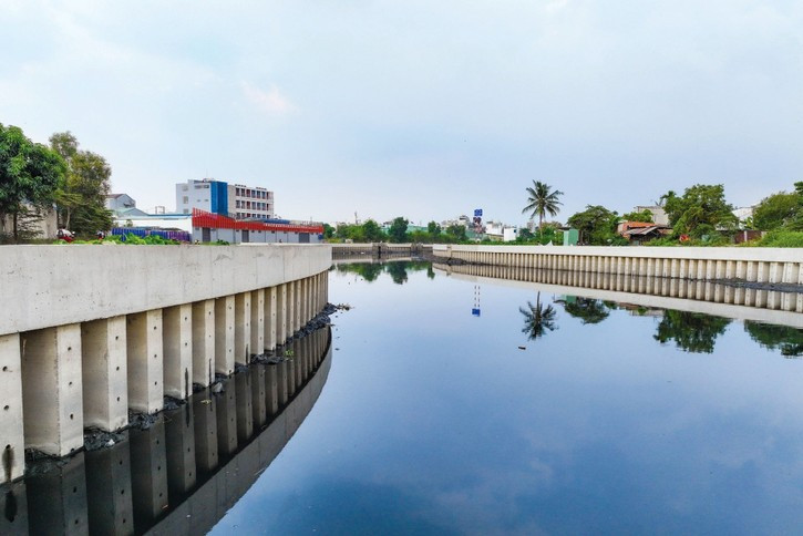 Hai bờ k&amp;egrave; được thi c&amp;ocirc;ng gia cố