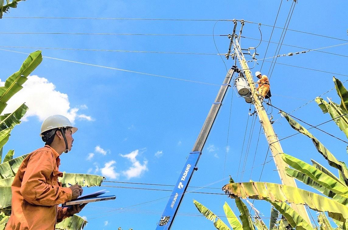 Tổng c&amp;ocirc;ng ty Điện lực miền Nam chỉ đạo c&amp;aacute;c c&amp;ocirc;ng ty điện lực phải ho&amp;agrave;n th&amp;agrave;nh c&amp;ocirc;ng t&amp;aacute;c bảo tr&amp;igrave;, sửa chữa lưới điện trước 31/3/2024