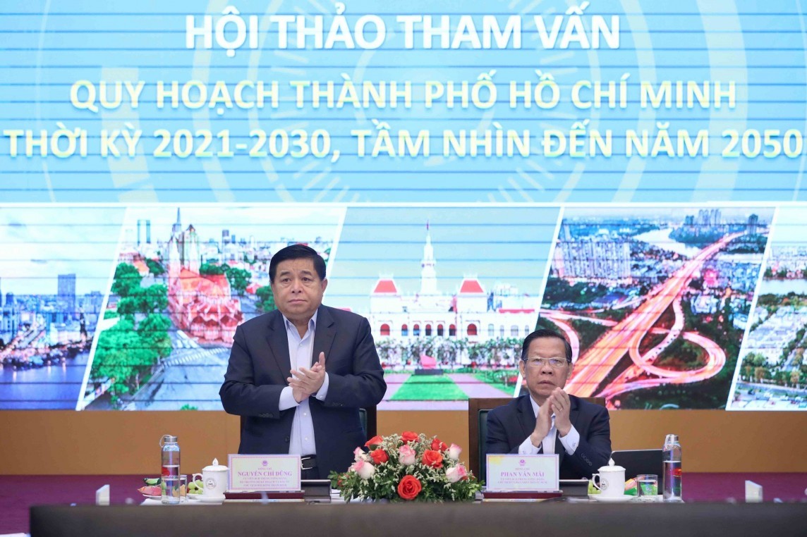 Bộ trưởng Bộ Kế hoạch v&amp;agrave; Đầu tư - Nguyễn Ch&amp;iacute; Dũng v&amp;agrave; Chủ tịch UBND TP. Hồ Ch&amp;iacute; Minh - Phan Văn M&amp;atilde;i đồng chủ tr&amp;igrave; hội thảo