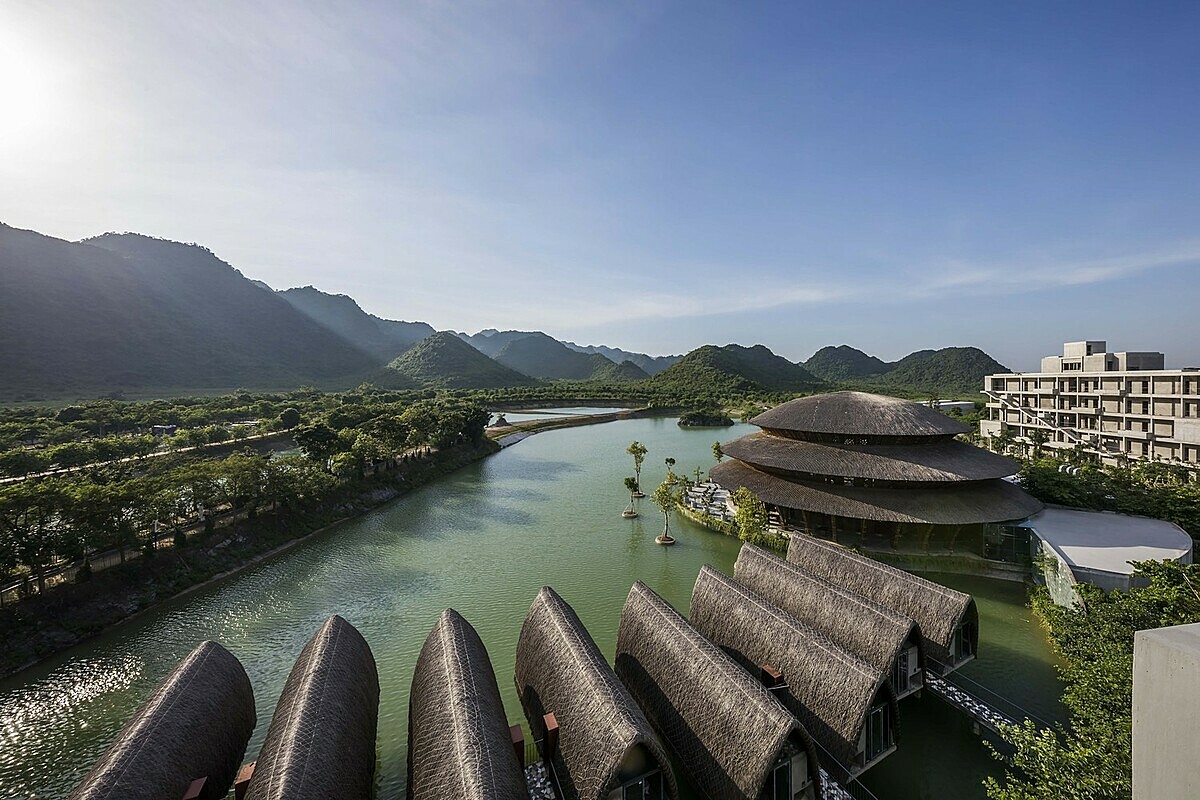 VEDANA L&amp;agrave; một phần trong phức hợp nghỉ dưỡng Vedana Resort do c&amp;ocirc;ng ty TNHH V&amp;otilde; Trọng Nghĩa quy hoạch to&amp;agrave;n bộ, Đ&amp;acirc;y l&amp;agrave; một phần của khu nghỉ dưỡng c&amp;oacute; 135 biệt thự, 5 căn hộ v&amp;agrave; 8 bungalow