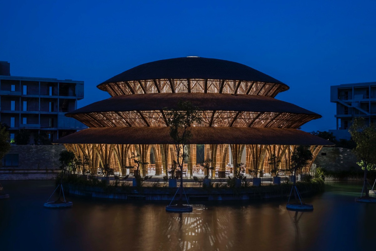 Khung cảnh nh&amp;agrave; h&amp;agrave;ng về đ&amp;ecirc;m