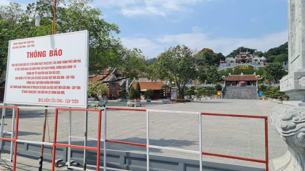 Đền Cửa &amp;Ocirc;ng, TP. Cẩm Phả đ&amp;atilde; mở cửa đ&amp;oacute;n kh&amp;aacute;ch sau thời gian tạm dừng do dịch Covid-19. C&amp;ocirc;ng t&amp;aacute;c ph&amp;ograve;ng, chống dịch bệnh sẽ được th&amp;ocirc;ng b&amp;aacute;o đến từng du kh&amp;aacute;ch khi v&amp;agrave;o thăm đền.