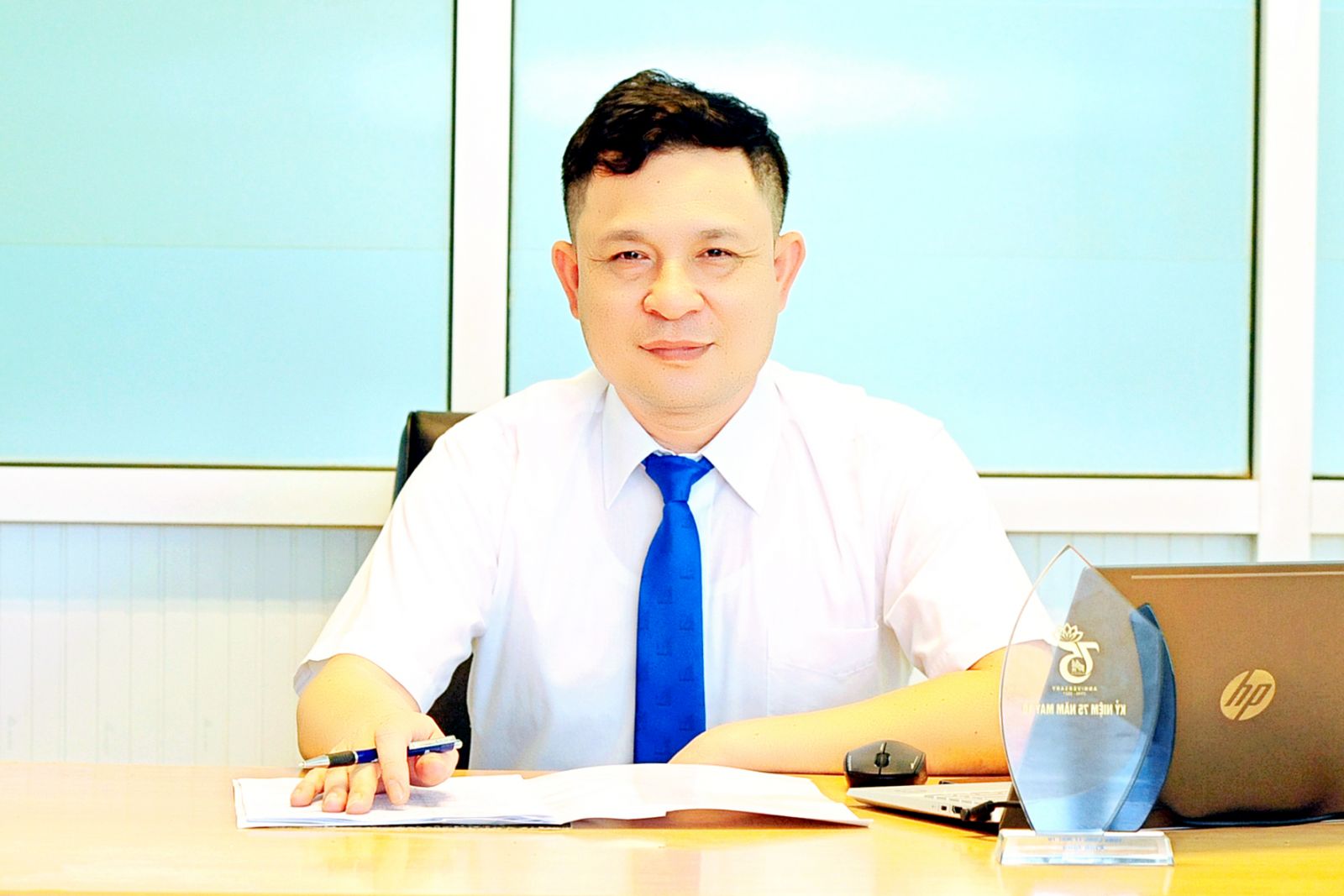 &amp;Ocirc;ng V&amp;otilde; Xu&amp;acirc;n Trung, B&amp;iacute; thư Đảng ủy, Gi&amp;aacute;m đốc X&amp;iacute; nghiệp May H&amp;agrave; Quảng