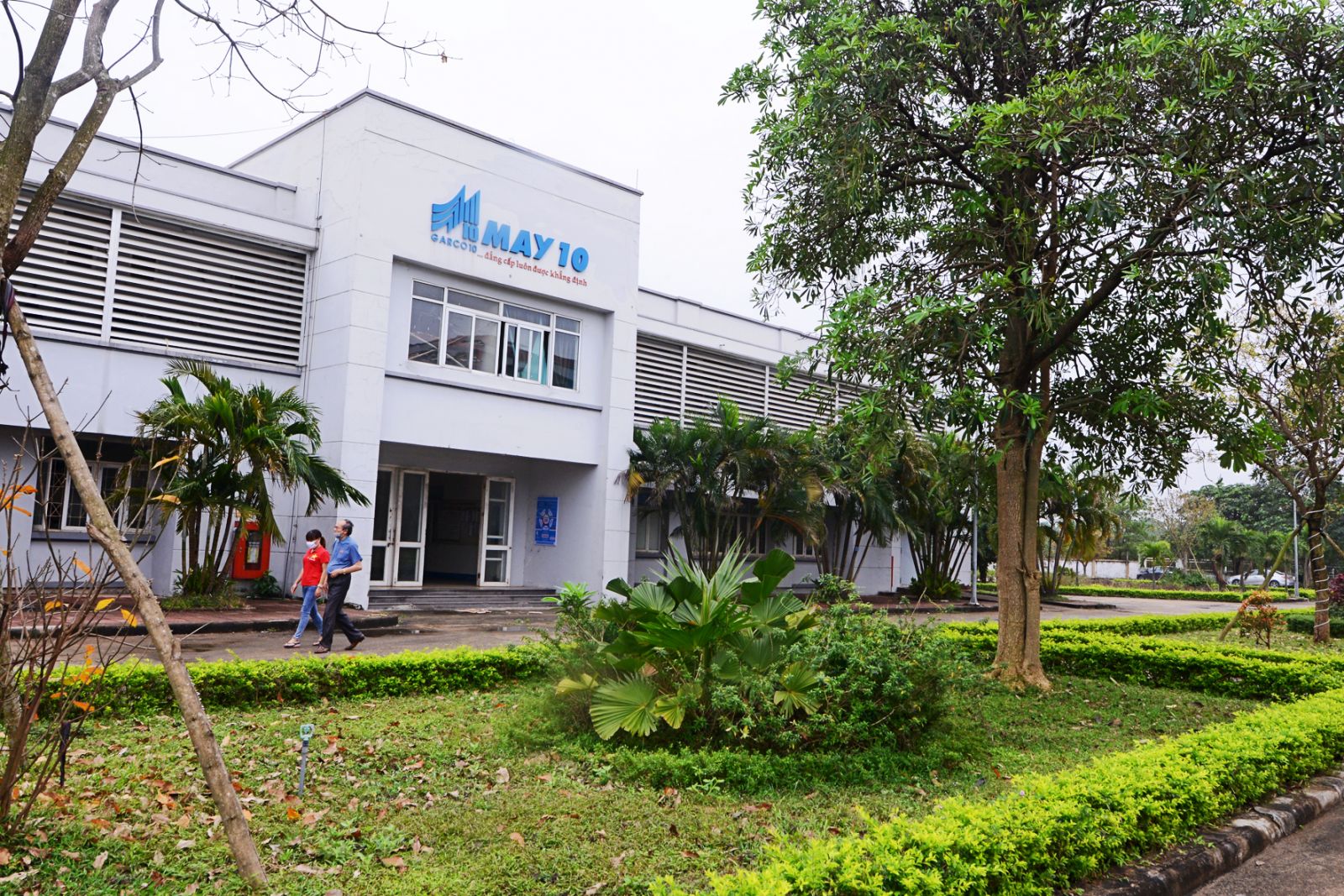 X&amp;iacute; nghiệp may H&amp;agrave; Quảng nh&amp;igrave;n từ xa