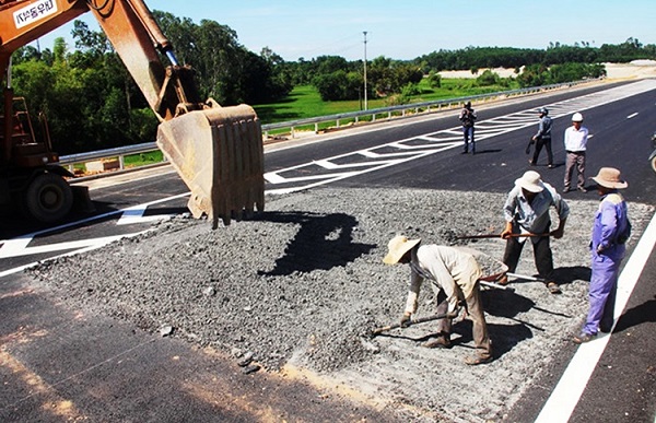 Li&amp;ecirc;n tục sửa chữa nhưng những hư hỏng vẫn li&amp;ecirc;n tục xuất hiện tại Dự &amp;aacute;n