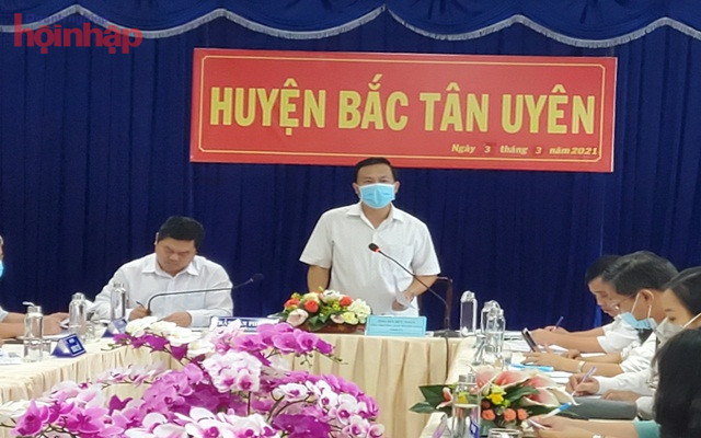 &amp;Ocirc;ng B&amp;ugrave;i Hữu To&amp;agrave;n, Ph&amp;oacute; Ban Tuy&amp;ecirc;n Gi&amp;aacute;o Tỉnh ủy B&amp;igrave;nh Dương đang l&amp;agrave;m việc về c&amp;ocirc;ng t&amp;aacute;c ph&amp;ograve;ng, chống dịch bệnh với Ban chỉ đạo huyện T&amp;acirc;n Uy&amp;ecirc;n &amp;ndash; Bắc B&amp;igrave;nh Dương.