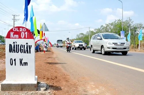 Điểm đầu của dự &amp;aacute;n giao với Quốc lộ 20, tr&amp;ecirc;n địa phận x&amp;atilde; Ph&amp;uacute; Trung, huyện T&amp;acirc;n Ph&amp;uacute;, tỉnh Đồng Nai; điểm cuối giao với đường Nguyễn Văn Cừ, TP.Bảo Lộc, tỉnh L&amp;acirc;m Đồng