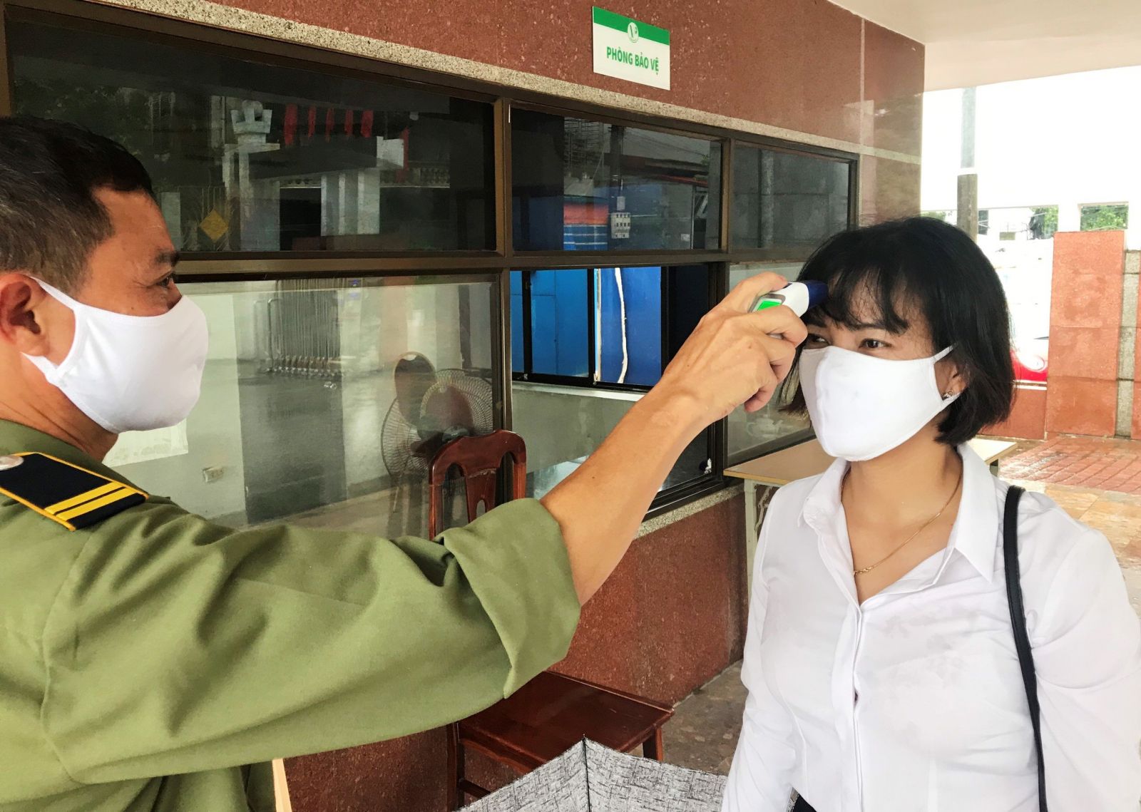 Tổng c&amp;ocirc;ng ty Giấy Việt Nam, kiểm so&amp;aacute;t người ra v&amp;agrave;o c&amp;ocirc;ng ty để ph&amp;ograve;ng dịch