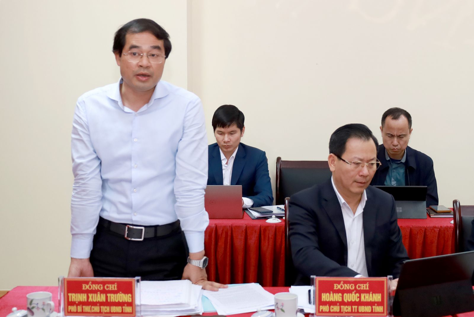 Chủ tịch UBND tỉnh Trịnh Xu&amp;acirc;n Trường ph&amp;aacute;t biểu tại buổi l&amp;agrave;m việc. Ảnh: B&amp;aacute;o L&amp;agrave;o Cai