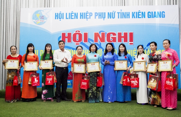 Biểu dương c&amp;aacute;c gương phụ nữ điển h&amp;igrave;nh khởi nghiệp tỉnh Ki&amp;ecirc;n Giang năm 2020.