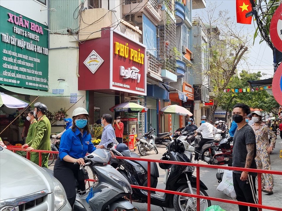 T&amp;iacute;nh từ 24h 00' ng&amp;agrave;y 08/03/2021, phường Dư H&amp;agrave;ng được gỡ bỏ phong tỏa.