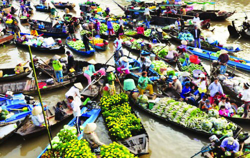 Chợ nổi C&amp;aacute;i Răng v&amp;agrave; chợ nổi Phong Điền l&amp;agrave; 2 địa điểm tham quan y&amp;ecirc;u th&amp;iacute;ch của du kh&amp;aacute;ch trong nước v&amp;agrave; quốc tế khi đến Cần Thơ