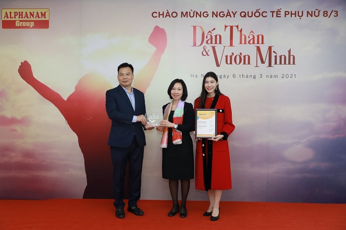 Alphanam Group nhận chứng chỉ EDGE cấp độ MOVE trong sự kiện ch&amp;agrave;o mừng ng&amp;agrave;y Quốc tế Phụ nữ 8/3