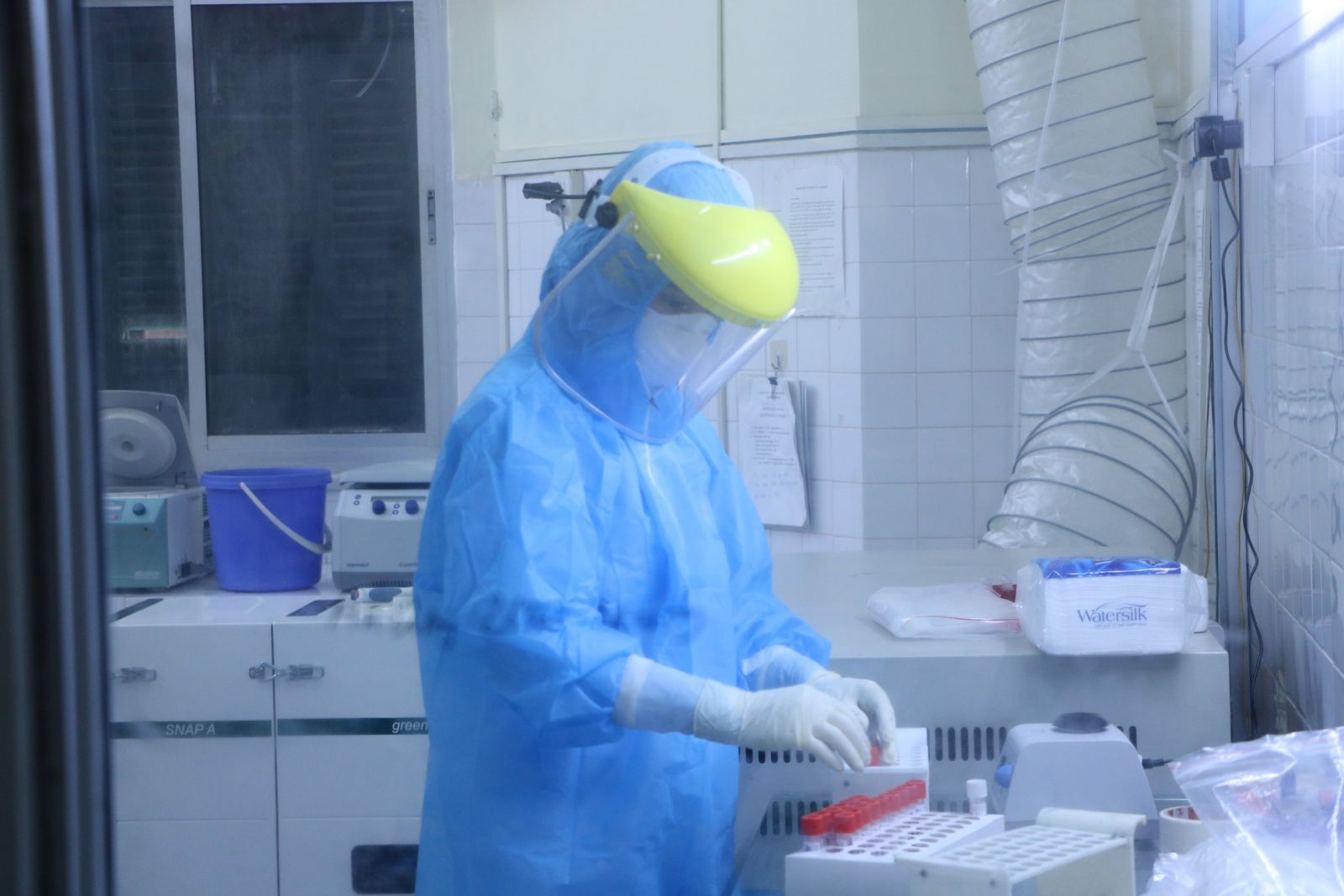Sở Y tế Hải Ph&amp;ograve;ng khẩn trương truy vết v&amp;agrave; lấy mẫu những trường hợp li&amp;ecirc;n quan đến c&amp;aacute;c ca bệnh, x&amp;eacute;t nghiệm &amp;acirc;m t&amp;iacute;nh lần 1.