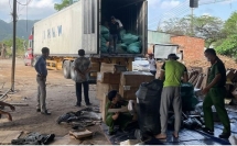 Chặn giữ xe container  đưa hàng lậu vào miền Nam tiêu thụ