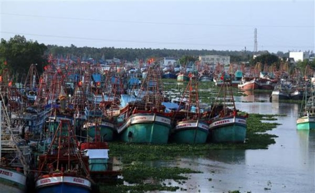 Khẩn trương lắp đặt thiết bị gi&amp;aacute;m s&amp;aacute;t h&amp;agrave;nh tr&amp;igrave;nh cho c&amp;aacute;c t&amp;agrave;u c&amp;aacute; tr&amp;ecirc;n địa b&amp;agrave;n tỉnh