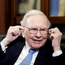 Lần đầu tiên tài sản của tỷ phú Warren Buffet vượt ngưỡng 100 tỷ USD