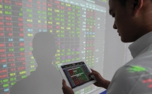 Chứng khoán Mỹ "lên đỉnh" sau khi Tổng thống Joe Biden ký gói cứu trợ 1.900 tỷ USD