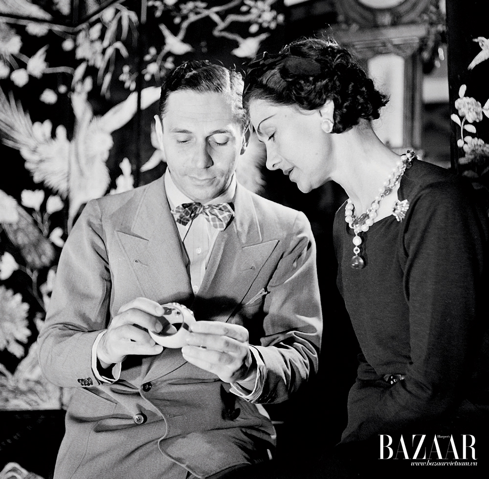Coco Chanel v&amp;agrave; Fulco di Verdura, nh&amp;agrave; kim ho&amp;agrave;n người &amp;Yacute; (1898&amp;ndash;1978), tại Paris v&amp;agrave;o năm 1937