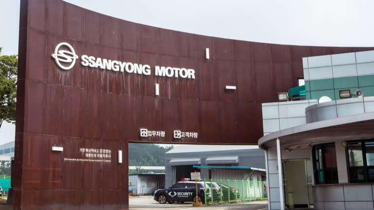 SsangYong Motor đ&amp;atilde; đ&amp;igrave;nh chỉ sản xuất v&amp;agrave;o th&amp;aacute;ng 2 tại nh&amp;agrave; m&amp;aacute;y ở Pyeongtaek, c&amp;aacute;ch Seoul 65 km về ph&amp;iacute;a nam, sau khi nh&amp;agrave; sản xuất &amp;ocirc; t&amp;ocirc; kh&amp;ocirc;ng đ&amp;aacute;p ứng được nhu cầu thanh to&amp;aacute;n bằng tiền mặt của c&amp;aacute;c nh&amp;agrave; cung cấp.