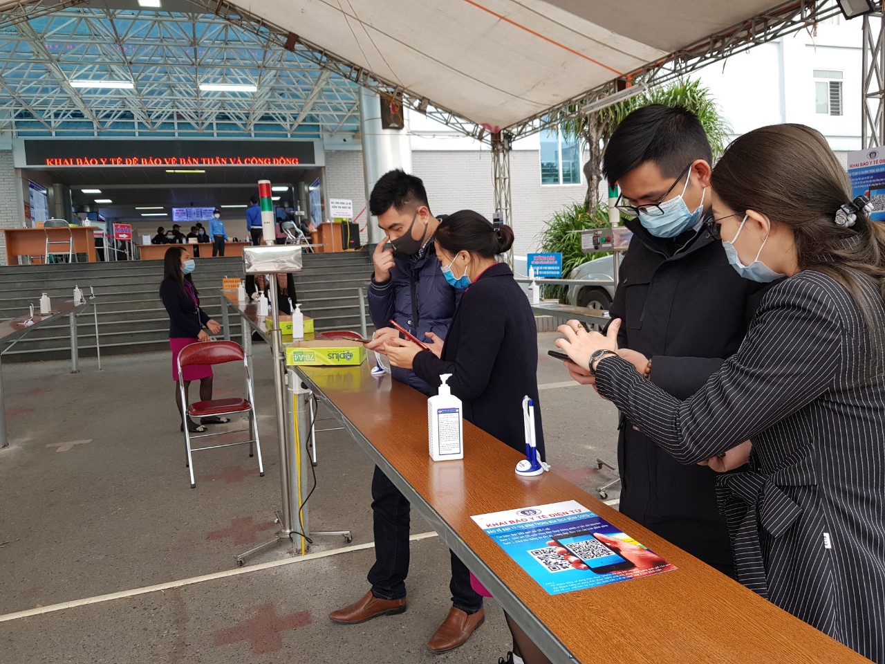 song hành với kế hoạch tiêm Vắc xin thì việc khai báo Y tế vẫn phải tiến hành song hành với kế hoạch tiêm Vắc xin thì việc khai báo Y tế vẫn phải tiến hành