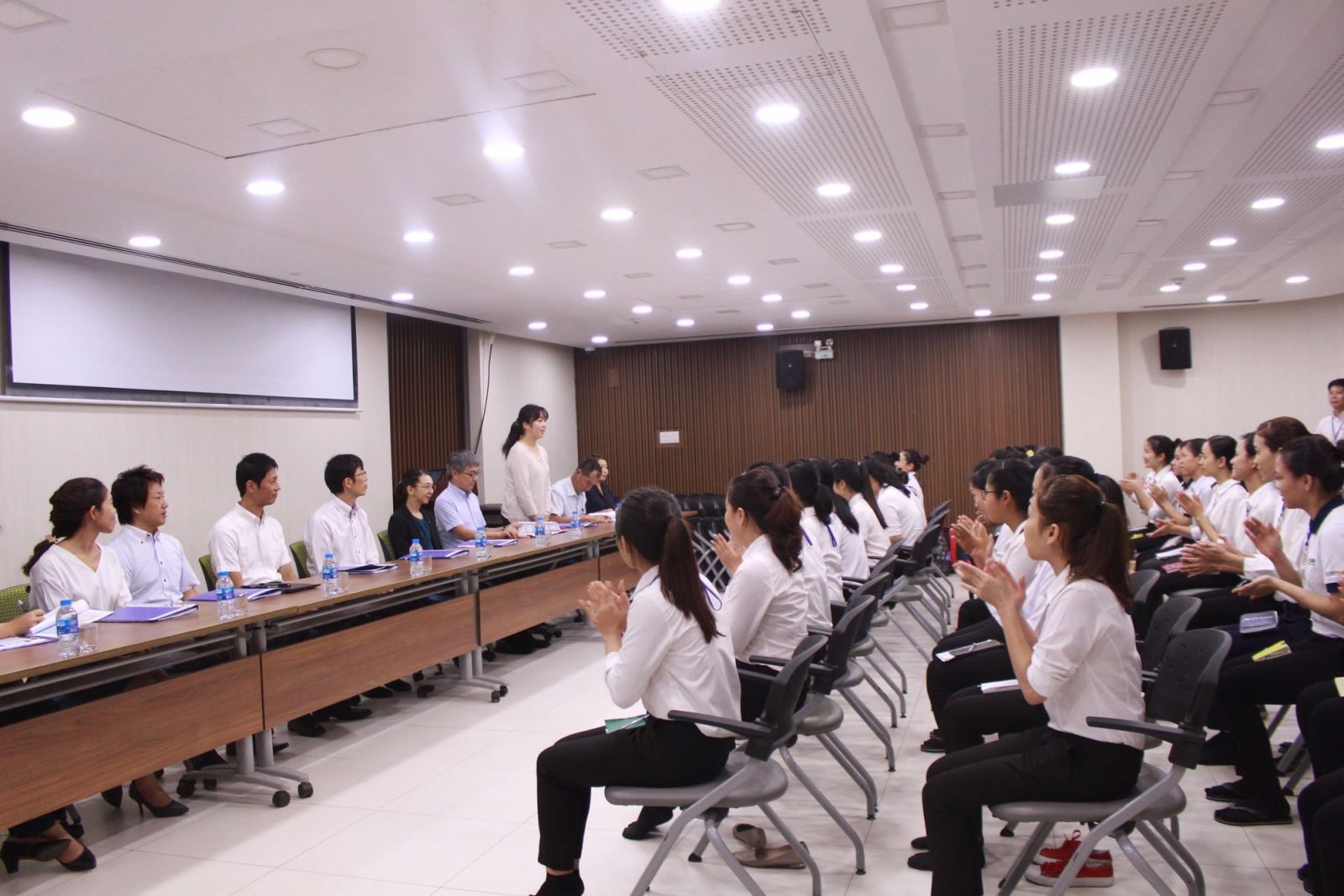 Cục Quản l&amp;yacute; lao động ngo&amp;agrave;i nước trao đổi với doanh nghiệp về việc đưa đ&amp;oacute;n lao động từ nước ngo&amp;agrave;i