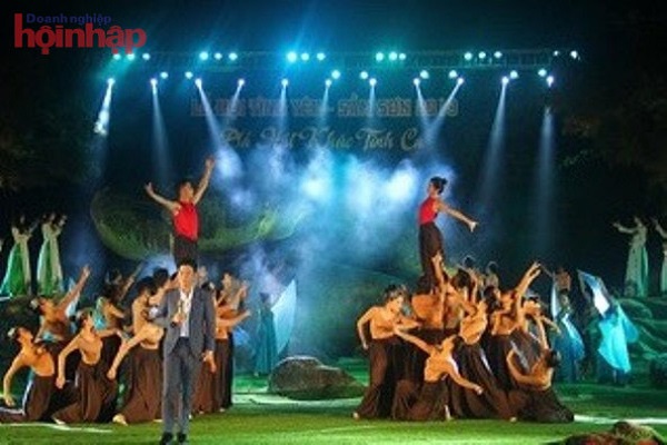 Lễ hội t&amp;igrave;nh y&amp;ecirc;u H&amp;ograve;n Trống M&amp;aacute;i năm 2019