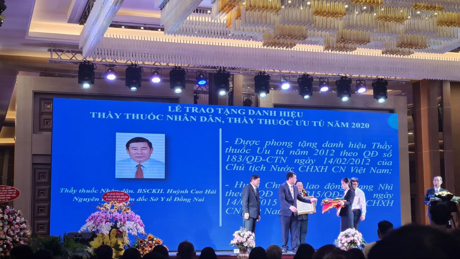 Trao tặng danh hiệu Trao tặng danh hiệu