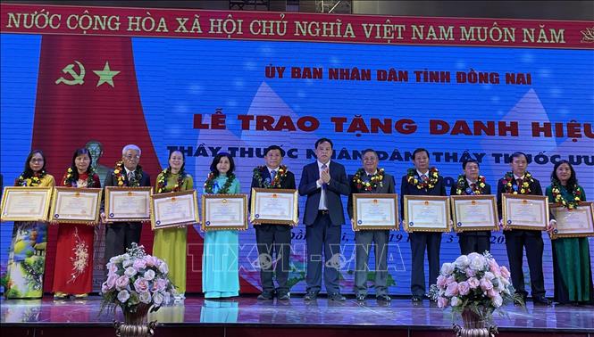Trao tặng danh hiệu Trao tặng danh hiệu