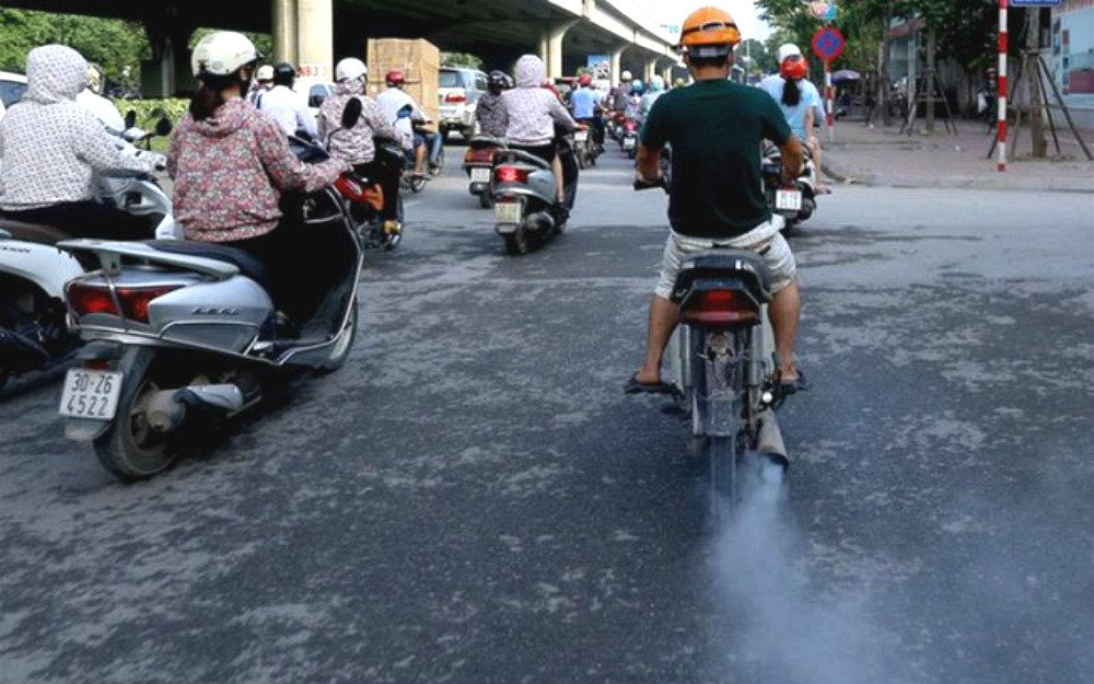 Chất thải từ phương tiện giao thông là tác nhân chính dẫn đến tình trạng ô nhiễm không khí Chất thải từ phương tiện giao thông là tác nhân chính dẫn đến tình trạng ô nhiễm không khí