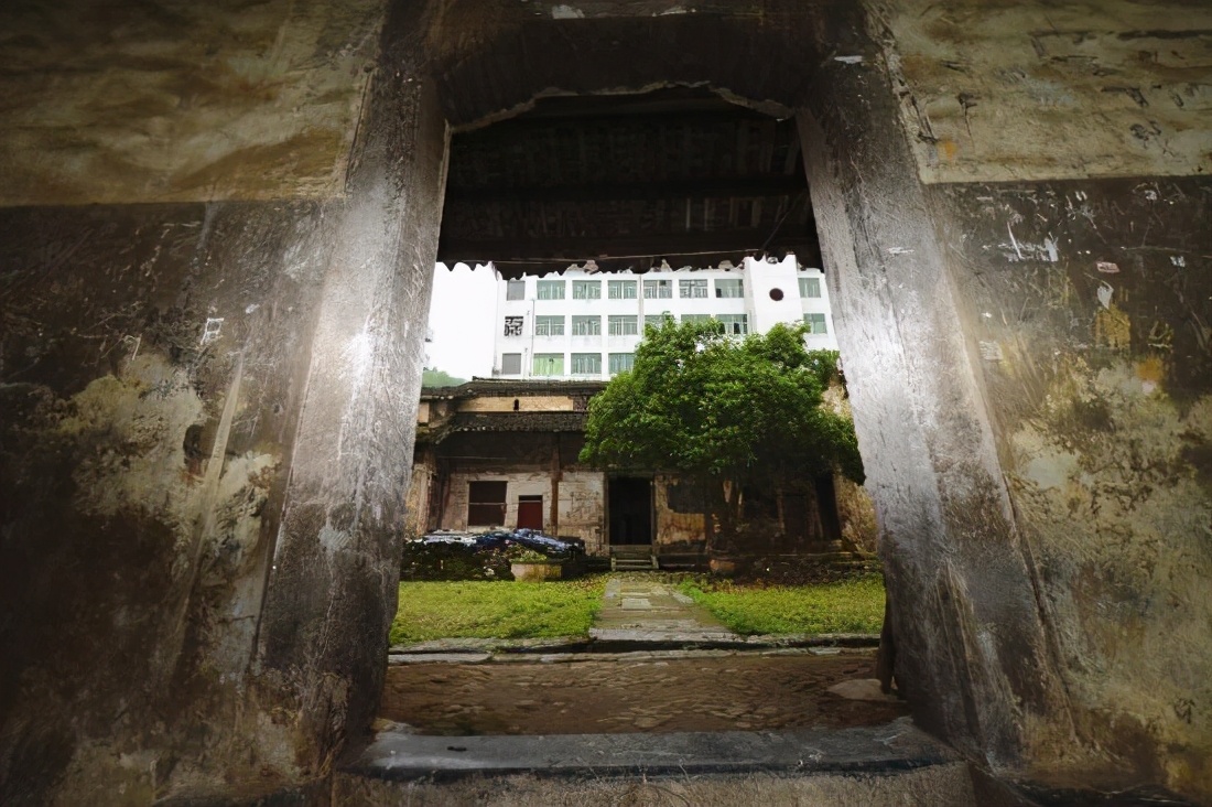 Căn nh&amp;agrave; thời thơ ấu của t&amp;agrave;i phiệt Hồng K&amp;ocirc;ng