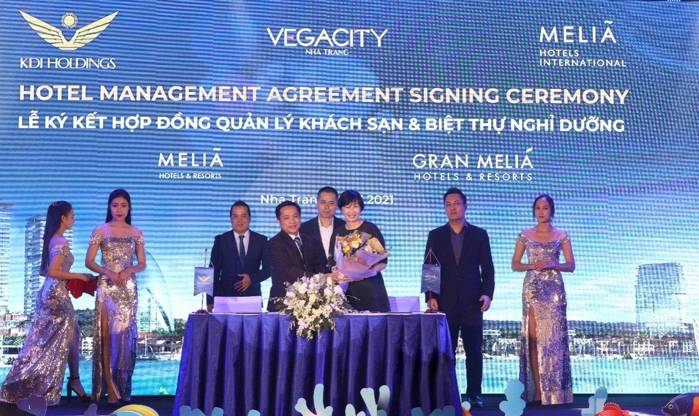 Lễ k&amp;yacute; kết hợp đồng quản l&amp;yacute; kh&amp;aacute;ch sạn v&amp;agrave; biệt thự nghỉ dưỡng giữa KDI Holdings v&amp;agrave; Melia Hotels International.