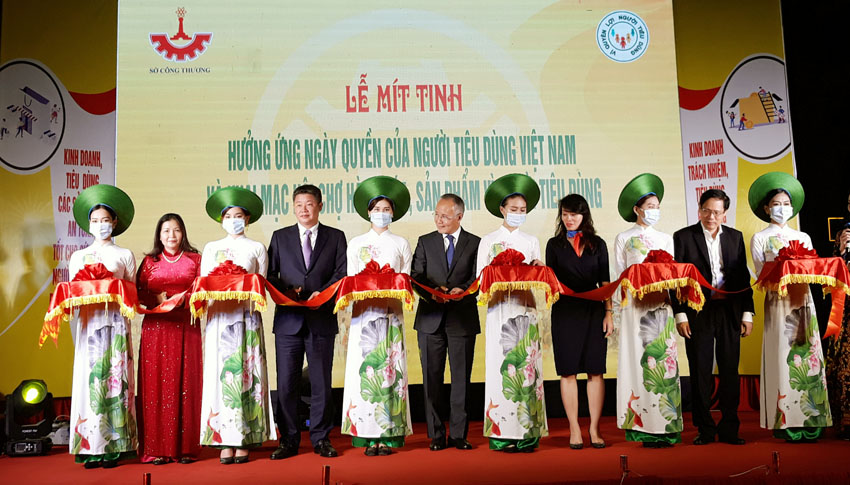 Khai mạc hội chợ h&amp;agrave;ng h&amp;oacute;a, sản phẩm v&amp;igrave; người ti&amp;ecirc;u d&amp;ugrave;ng tại H&amp;agrave; Nội