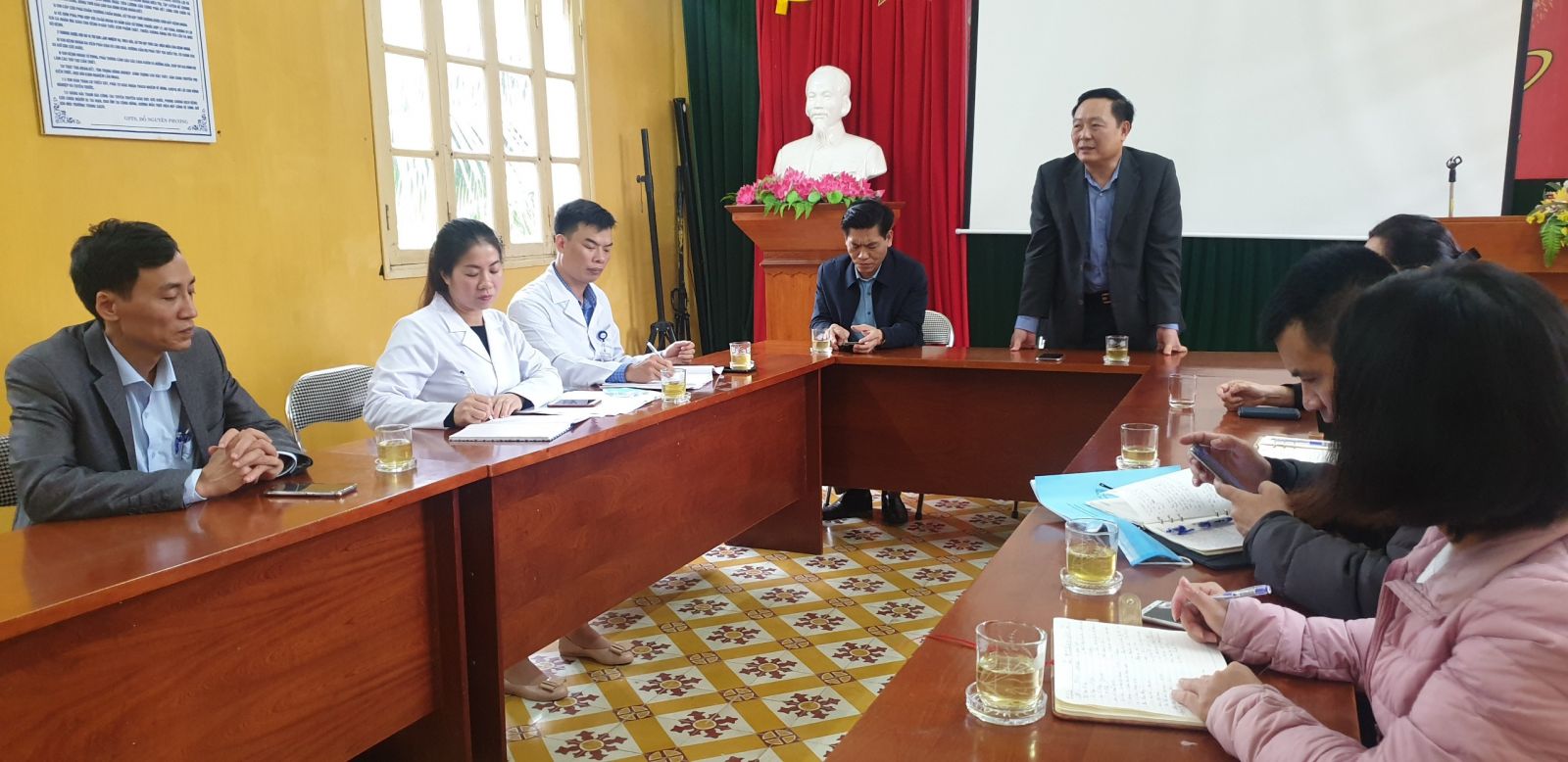Đo&amp;agrave;n kiểm tra Sở Y tế Hải Ph&amp;ograve;ng về kiểm tra c&amp;ocirc;ng t&amp;aacute;c  triển khai ti&amp;ecirc;m vắc xin Covid - 19 cho những đối tượng ưu ti&amp;ecirc;n tại TTYT quận Đồ Sơn
