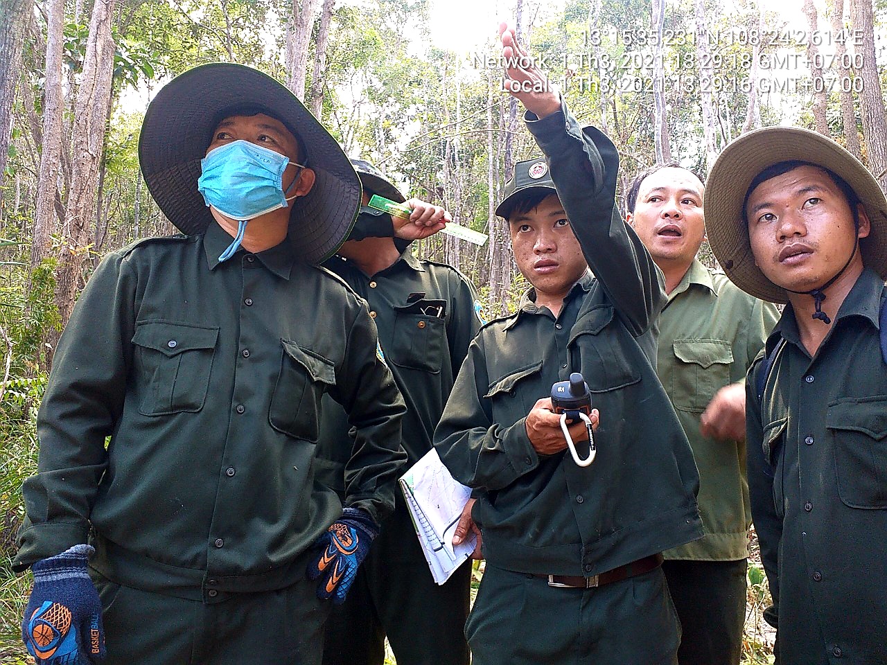 L&amp;acirc;u nay, những chủ rừng vẫn tay kh&amp;ocirc;ng giữ rừng, họ vẫn thiếu những chế t&amp;agrave;i l&amp;agrave;m chủ, nhưng rừng bị ph&amp;aacute;, bị lấn chiếm th&amp;igrave; họ phải chịu tr&amp;aacute;ch nhiệm.