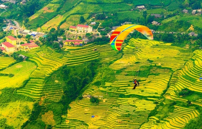 Trải nhiệm hoạt động D&amp;ugrave; lượn &amp;ldquo;Bay tr&amp;ecirc;n m&amp;ugrave;a v&amp;agrave;ng&amp;rdquo;