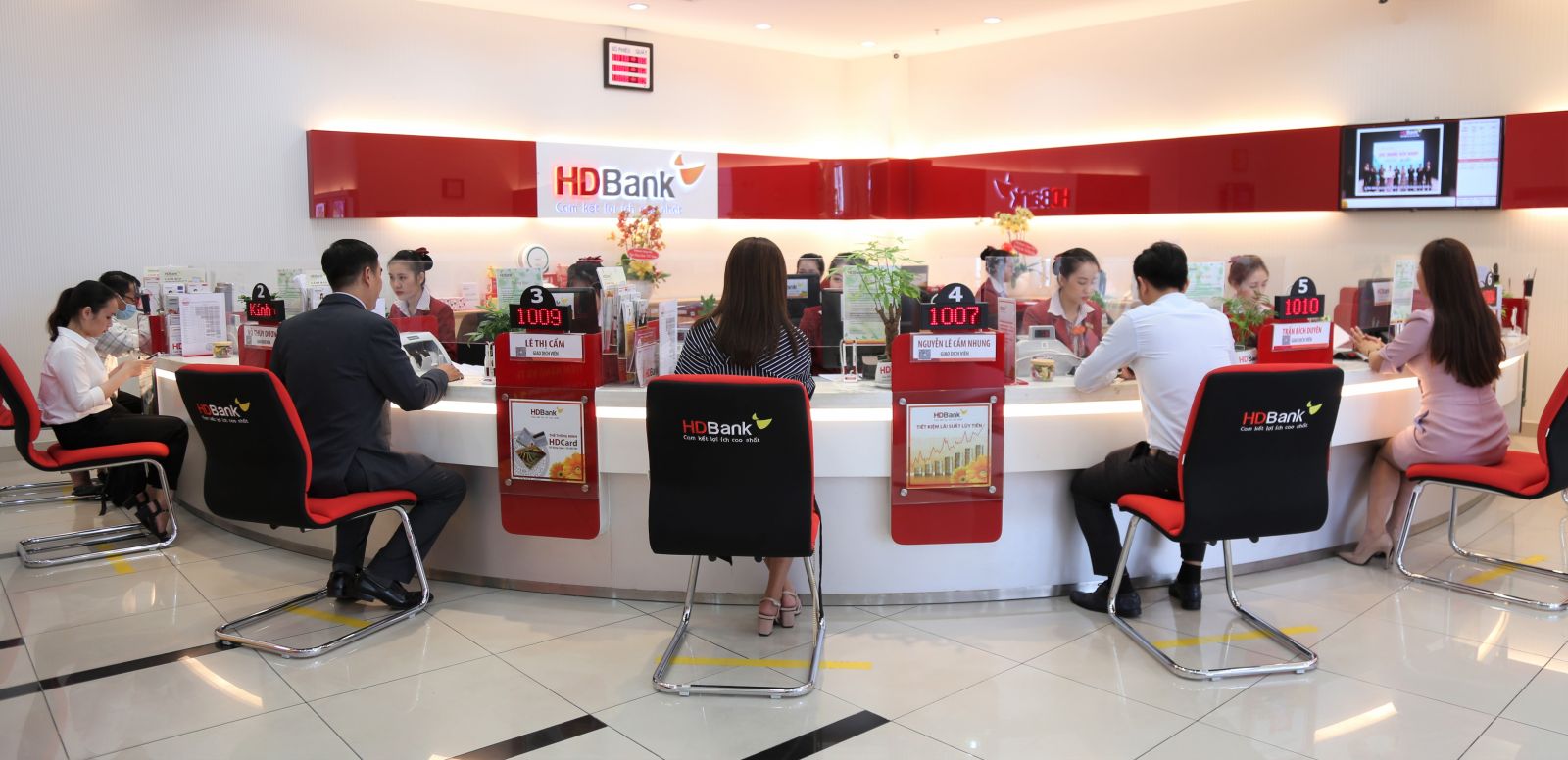 HDBank hiện nay l&amp;agrave; ng&amp;acirc;n h&amp;agrave;ng thuộc nh&amp;oacute;m dẫn đầu Việt Nam, ti&amp;ecirc;n phong trong chuyển đổi số v&amp;agrave; đang vươn ra quốc tế.