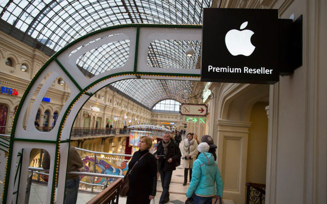 Một cửa h&amp;agrave;ng ủy quyền của Apple tại Moscow (Nga)