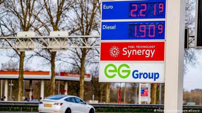 Cấm vận Nga ảnh hưởng như thế n&amp;agrave;o đến kinh tế thế giới?