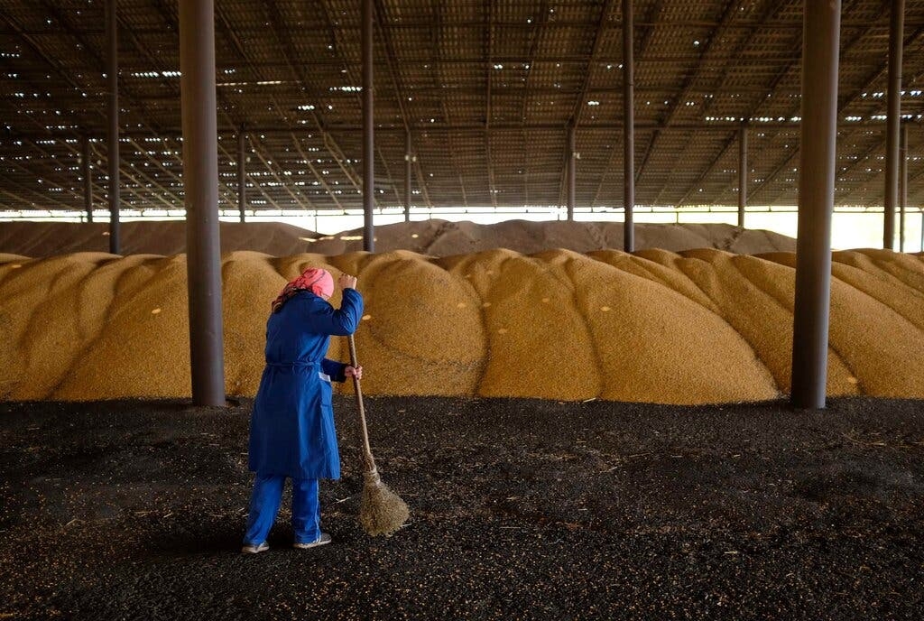 Cấm vận Nga ảnh hưởng như thế n&amp;agrave;o đến kinh tế thế giới?