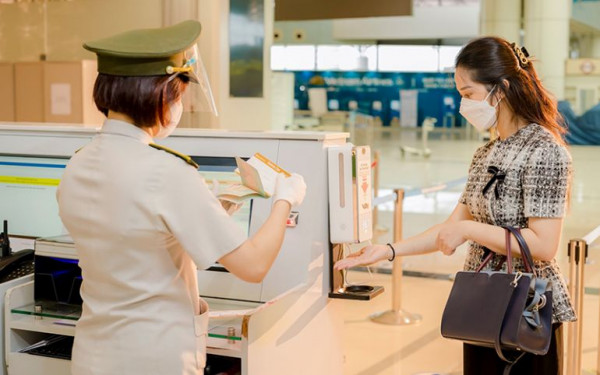 Bộ Y tế đề xuất giảm thời gian cách ly y tế với người nhập cảnh
